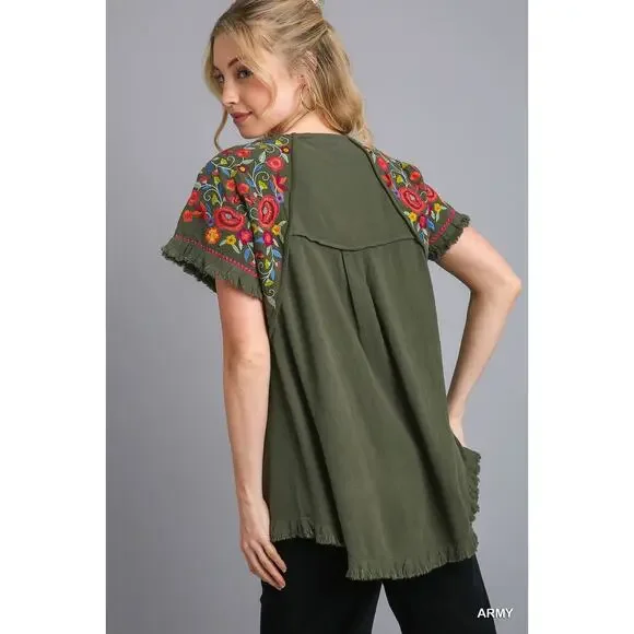 Umgee / Embroidered Sleeve Linen Top / Boho Floral Tunic Top / Plus Size - Picture 2 of 2